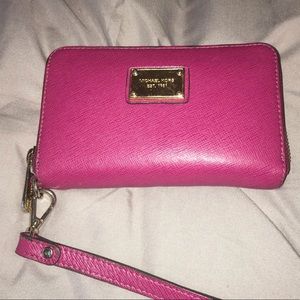 Michael Kors wristlet pink